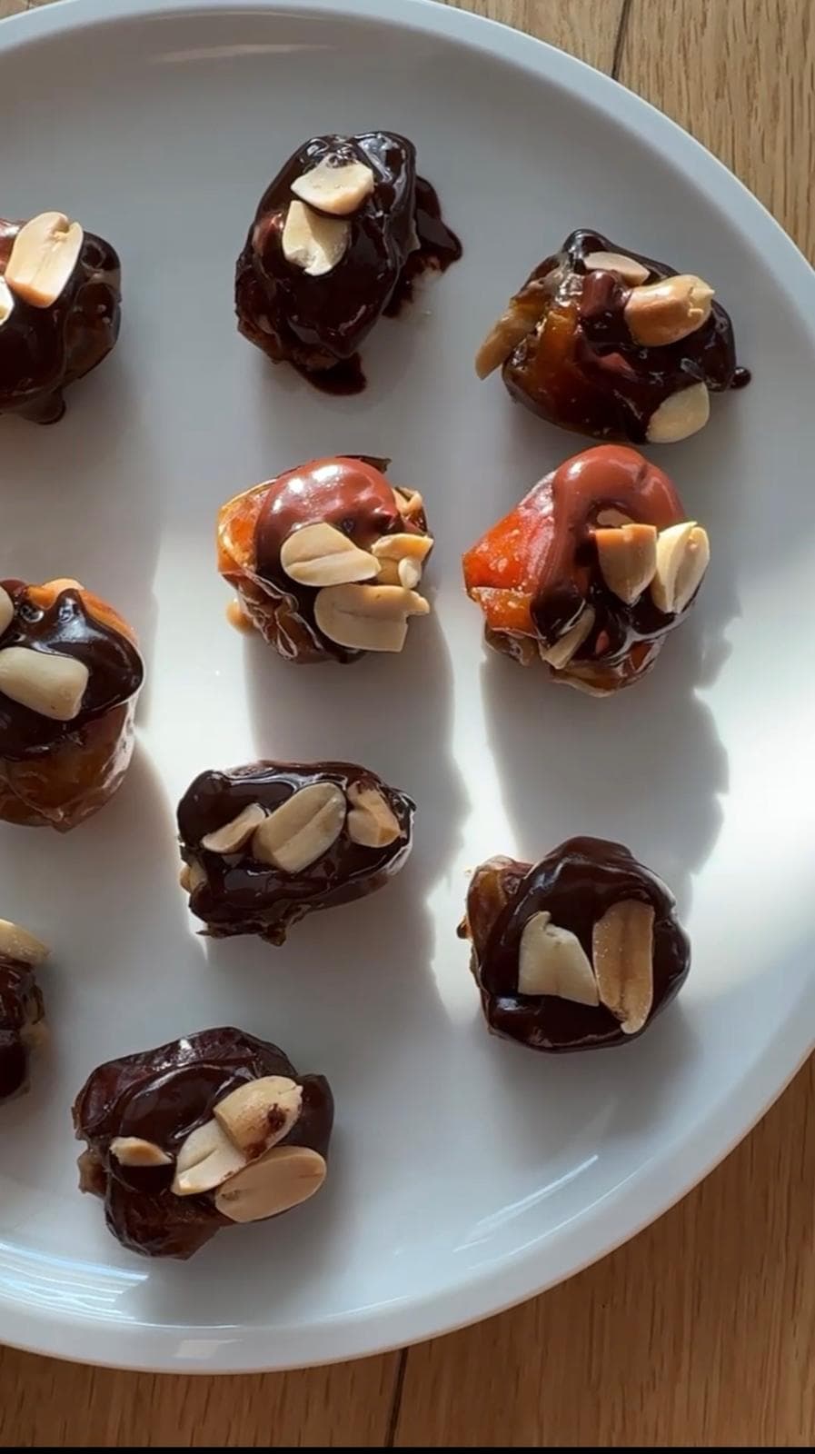 Crunchy Peanut Date Bites